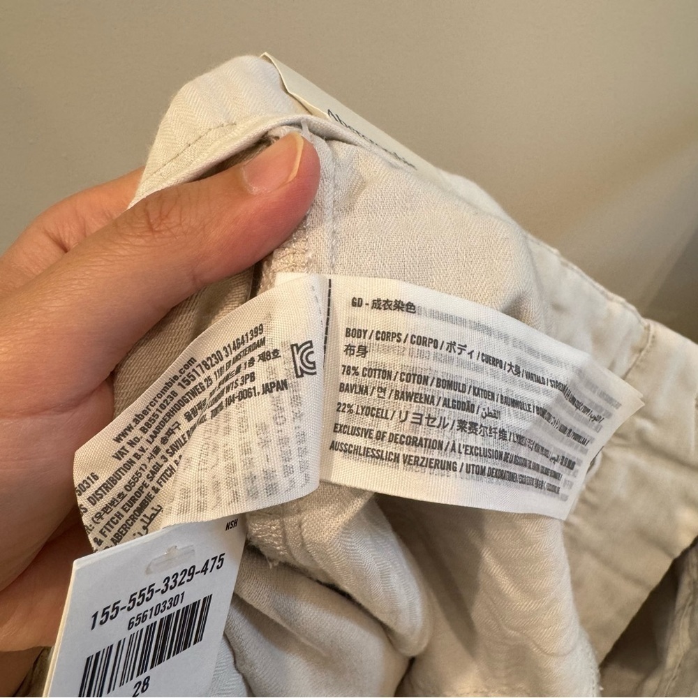 NWT Abercrombie & Fitch Pleated Cotton High Rise Wide Leg Trouser Tan
Size 28/6R - Picture 8 of 8